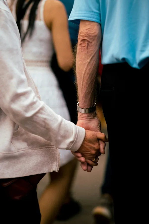 Hold Hands in Public